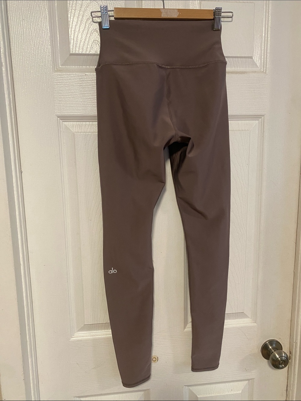 ALO Yoga High-Waist Leggings in Taupe